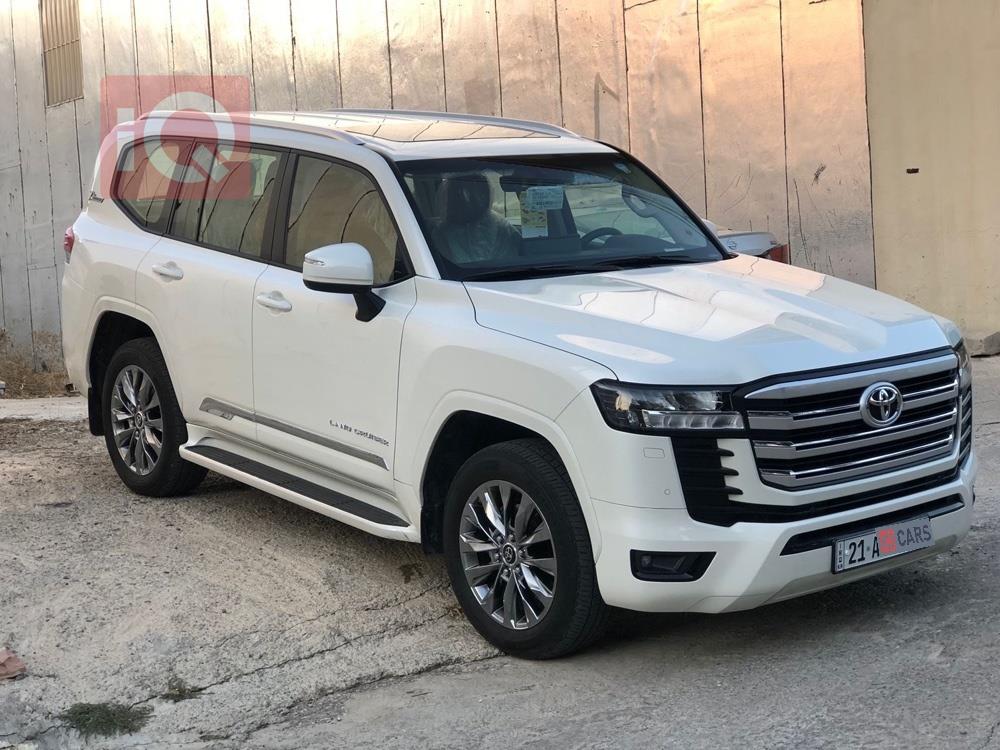 تۆیۆتا لاند کروزەر